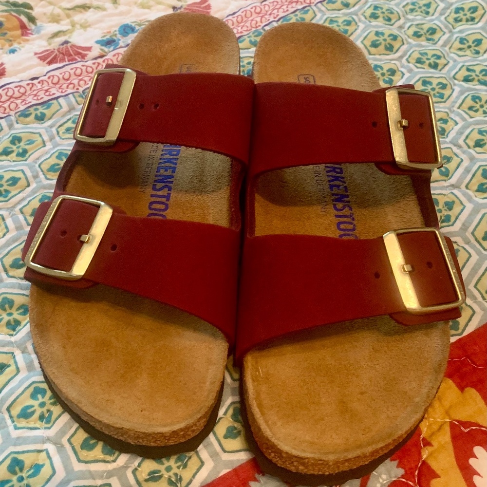 EUC Birkenstock Arizona Berry Crush
